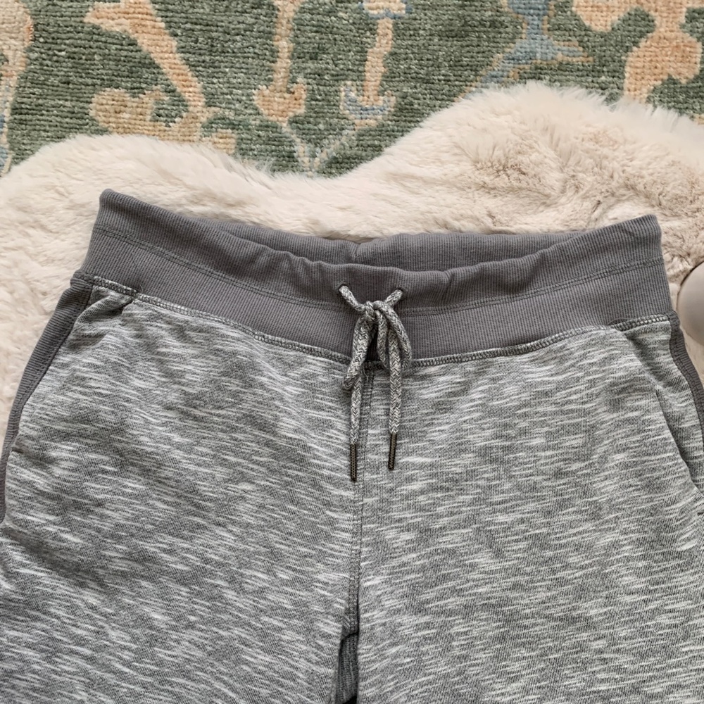 Green Tea Gray 3/4 Length Athletic Pants- Size Medium - Picture 6 of 12